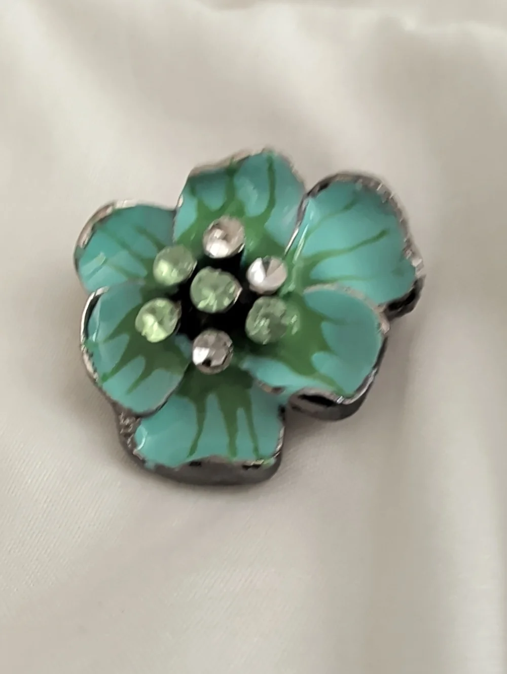 Elegant Vintage Mint Green Enamel Floral Brooch w/Light Green Crystal Centers